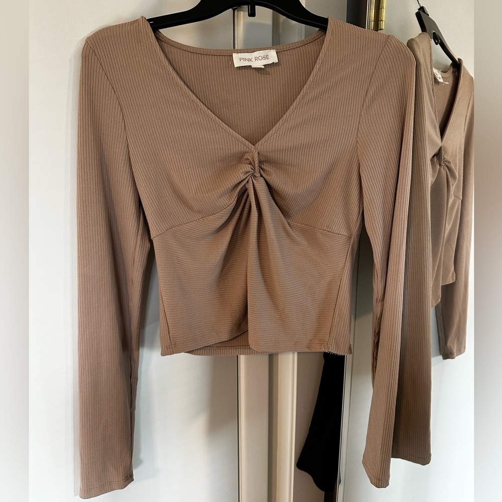 Long sleeve semi-cropped shirt